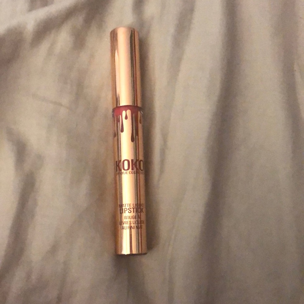 Kylie cosmetics look lipstick in Okurrr
